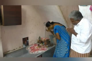 Madurai couple set up dog tomb