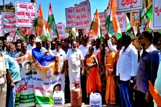 congress-protests-over-central-govt-anti-price-policy