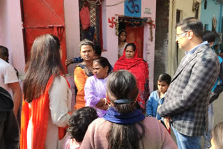 South mcd chairman tulsi Joshi visited toilet built  in RK Puram delhi