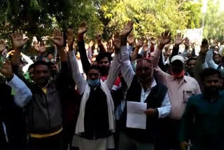 धौलपुर में राशन डीलरों ने सौंपा ज्ञापन, Ration dealers submitted memo in Dholpur