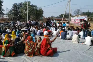 Villagers strike against NHI construction agency in koderma