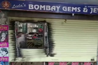 miscreants stole the silver of millions by cutting the shutter of the jewelery shop In Ghaziabad