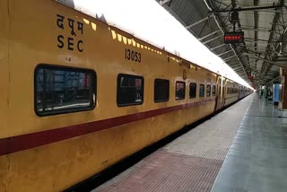 Passenger train between Raipur and Dongargarh