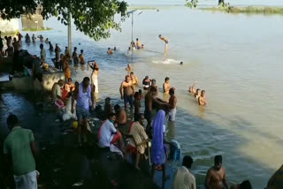 crowds of devotees gathered on the occasion of mauni amavasya in sahibganj