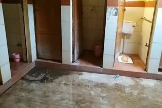 condition-of-cleaning-of-public-toilets-is-very-bad-in-raipur