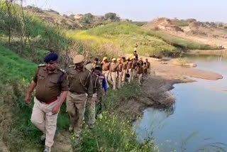 Search campaign in the ravines of Chambal, चंबल में पुलिस का सर्च अभियान