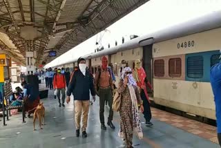 passenger-happy-for-running-local-train-after-many-days-in-raipur