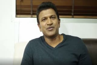 puneeth-raj-kumar-helmet-awareness-for-bellary-people