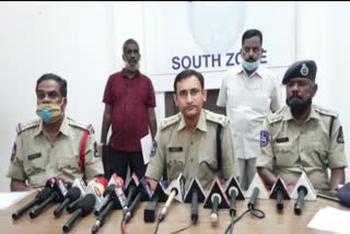 Hussaini Alam police arrested four persons in hyderabad oldcity