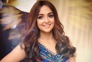 Monali Thakur pet