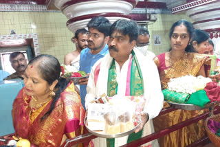 Minister R Shankar visits Sirsi Marikamba templ