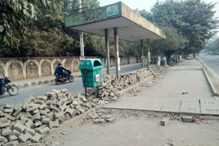 People facing problem due to Tiles on Footpath at Netaji Subhash Institute of Technology bus stand