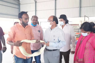 Janardhan Reddy visited handloom industry in yadadri bhuvanagiri district