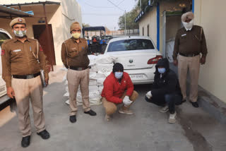 two bootleggers arrested with liquor in Baba Haridas Nagar delhi