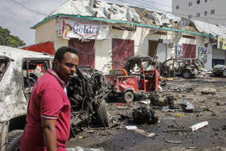 Suicide bomber detonates near Somalia presidential palace