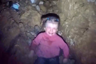 Syrian White Helmets rescue 4yrs old girl from well