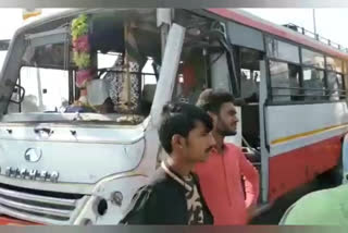 लोक परिवहन सेवा बस दुर्घटनाग्रस्त, Public transport service bus crashed