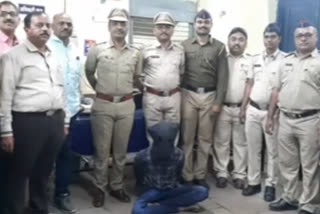 manmad-lohmarg-police-arrest-absconding-accused-in-aurangabad