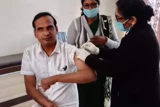 Corona vaccination work is done rapidly in Surajpur