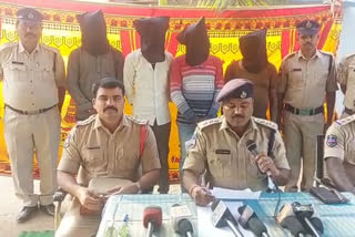 Police have seized 75.5 quintals of black bella being smuggled in Maripada in Mahabubabad district.