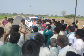 Vardhannapeta Circle ACP Golla Ramesh of Warangal Rural District briefed the drivers on road safety measures