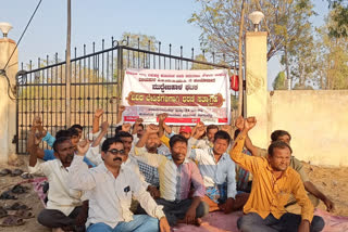 Watermen protest to meet various demands in Muddebihal