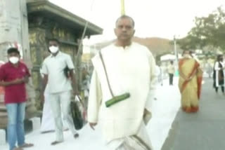 SEC Nimmagadda Ramesh Kumar in Srivari Seva