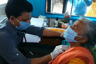 sambalpur-doctor-started-one-rupee-clinic-in-odisha