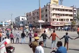 हिन्दू संगठनों ने बनाई मानव श्रृंखला, Hindu organizations created human chain