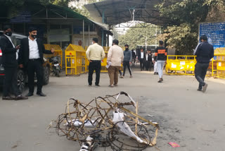 Shahdara Bar Association protests against Lok Adalat from house to house