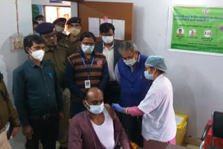 ssp took first dose of corona vaccine in jamshedpur