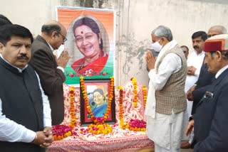 bjp leaders paid tributes to pulwama martyrs and late Sushma Swaraj in Bhiwani