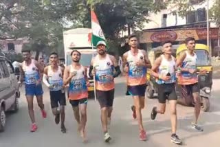 runners homage to martyr soldiers thane