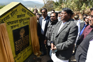 minister rameshwar oraon inaugurated pear gardening scheme in lohardaga