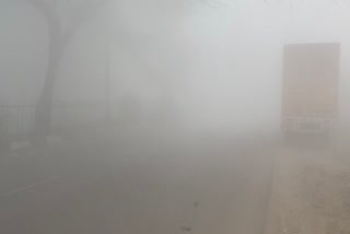 Thick fog in many areas of Delhi
