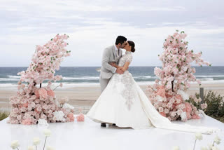 ऑस्ट्रेलिया के ऑलराउंडर बेन कटिंग और उनकी मंगेतर, जो एक क्रिकेटर प्रेजेंटर भी हैं, एरिन हॉलैंड ने शनिवार की दोपहर शादी कर ली है.