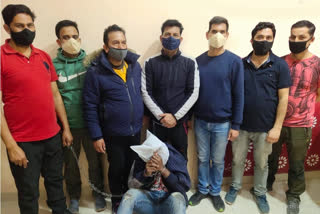 kullu police arrested a foreign smuggler with heroin from delhi