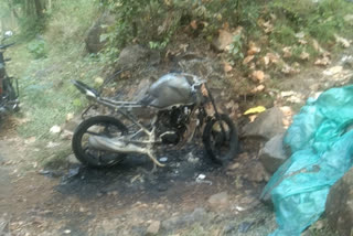 Bike fire vilagad Kozhikode nadapuram  കോഴിക്കോട് വിലങ്ങാട് മോട്ടോർ ബൈക്ക്  Vilangadu motorbike destroyed by fire  motorbike destroyed by fire  മോട്ടോർ ബൈക്ക് തീ വെച്ച് നശിപ്പിച്ചു