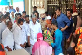 ministers peddireddy and narayana swami visiting the kurnool incident victims families