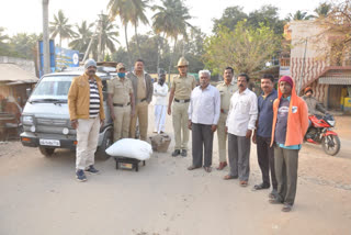 Illegal rations transport in a car in Vomney at kollegala