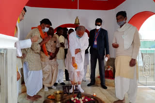 CM Bhupesh Baghel worshiped in Shiva temple of Ramanujganj