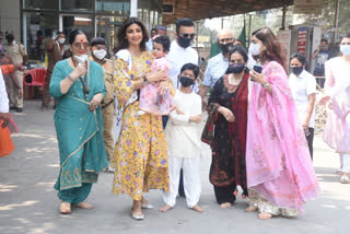 Samisha turns 1, mom Shilpa Shetty visits Siddhivinayak Temple with family