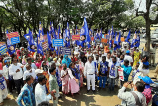 मायक्रो फायनान्स कंपन्यांविरोधात कोल्हापूरमध्ये मोर्चा