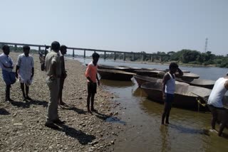 Illegal sand mining in the Tungabhadra River