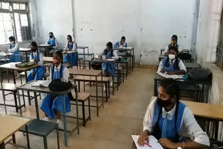 schools-reopen-in-chhattisgarh-students-are-happy