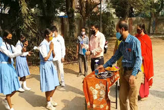 schools-reopen-in-chhattisgarh-students-are-happy