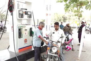 Locals fume as petrol price hike cross Rs 100 mark in Maharashtra's Parbhani