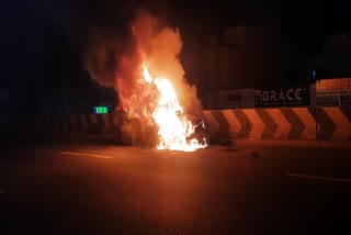 A Car Fire Accident In Coimbatore  Car Fire Accident  Fire Accident  கோவையில் கார் தீ விபத்து  கார் தீ விபத்து  தீ விபத்து