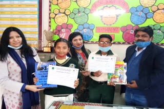 Students of  Delhi Cantonment Mother Teresa School won reward at Rang Utsav