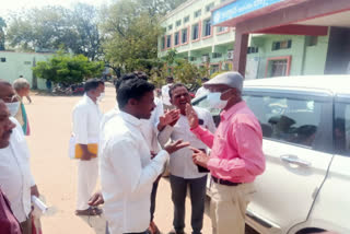 DRDO PD Ram reddy was stopped in front of Janagama Collectorate by several people from Thatikonda village